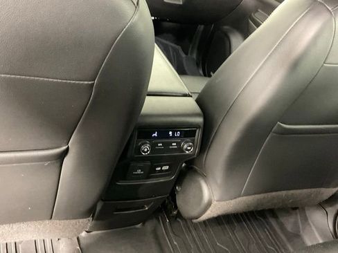 Used 2023 GMC Acadia SLT AWD/4WD image 15