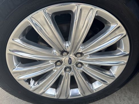 Used 2022 Ford Explorer Limited w/ Limited Technology Package image 37