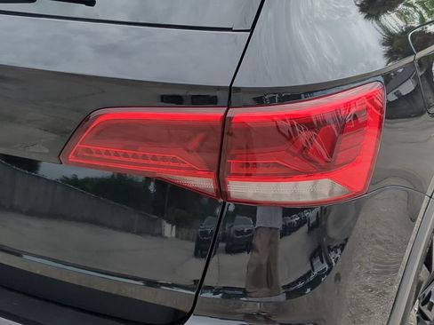 Certified 2023 Volkswagen Taos SE FWD image 8