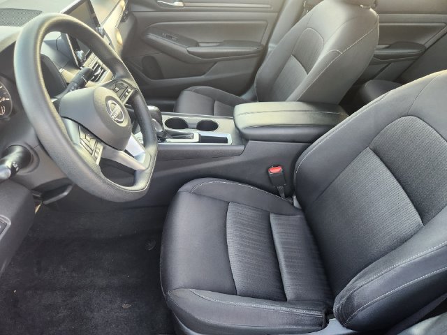 Used 2025 Nissan Altima 2.5 SV FWD image 13