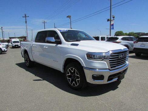 Used 2025 RAM 1500 Laramie AWD/4WD image 2