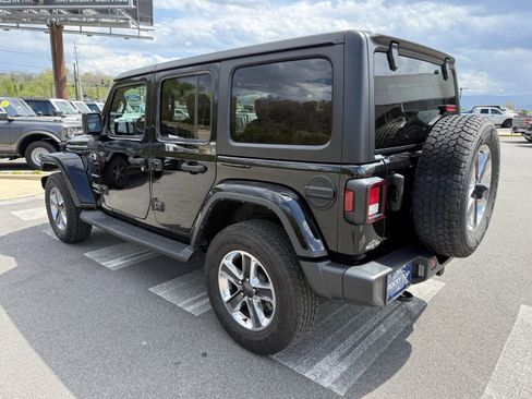 Used 2022 Jeep Wrangler Unlimited Sahara w/ Cold Weather Group AWD/4WD image 7
