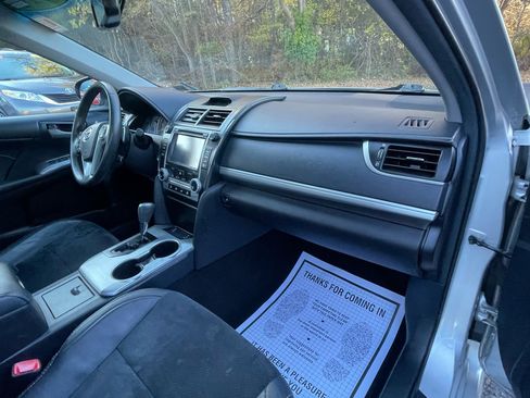 Used 2014 Toyota Camry SE image 27