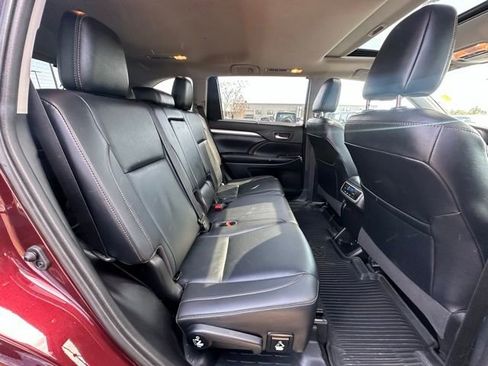 Used 2019 Toyota Highlander XLE image 31