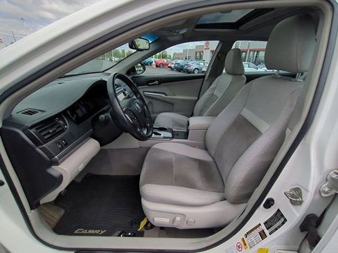 Used 2014 Toyota Camry XLE w/ Leather Package FWD image 8