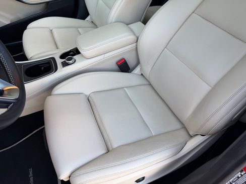 Used 2019 Mercedes-Benz CLA 250 4MATIC image 16