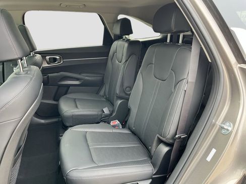 Certified 2025 Kia Sorento EX w/ EX Panoramic Sunroof Package image 25