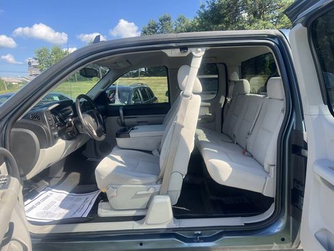 Used 2007 Chevrolet Silverado 1500 LT w/ 1LT Convenience Package AWD/4WD image 8