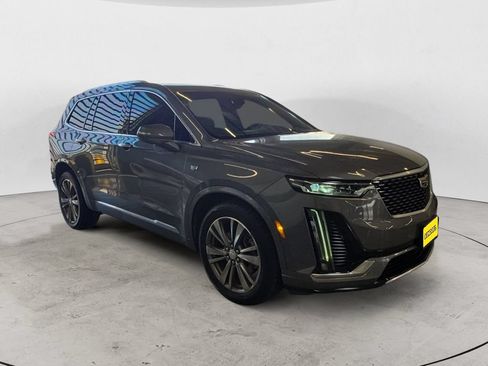 Used 2021 Cadillac XT6 Premium Luxury AWD/4WD image 3