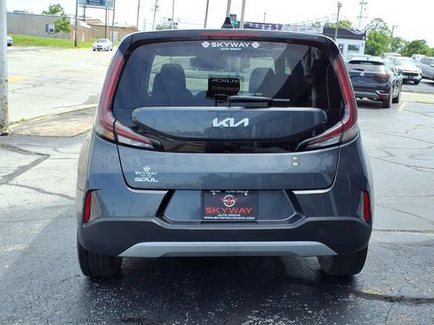 Used 2023 Kia Soul LX w/ Option Group 015 FWD image 5
