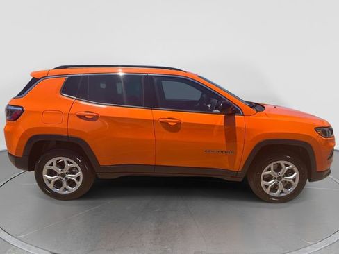 Used 2026 Jeep Compass Latitude AWD/4WD image 2
