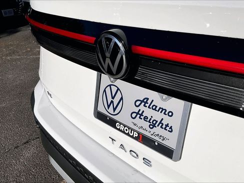 New 2026 Volkswagen Taos SE image 15