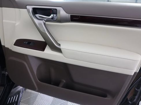 Used 2019 Lexus GX 460 Premium w/ Premium Package AWD/4WD image 28