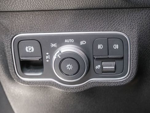 Certified 2023 Mercedes-Benz GLB 250 image 30