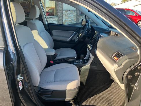 Used 2017 Subaru Forester 2.5i Premium image 14