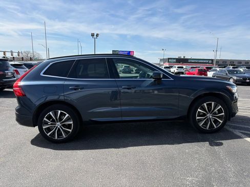 Used 2022 Volvo XC60 B5 Momentum w/ Advanced Package image 6