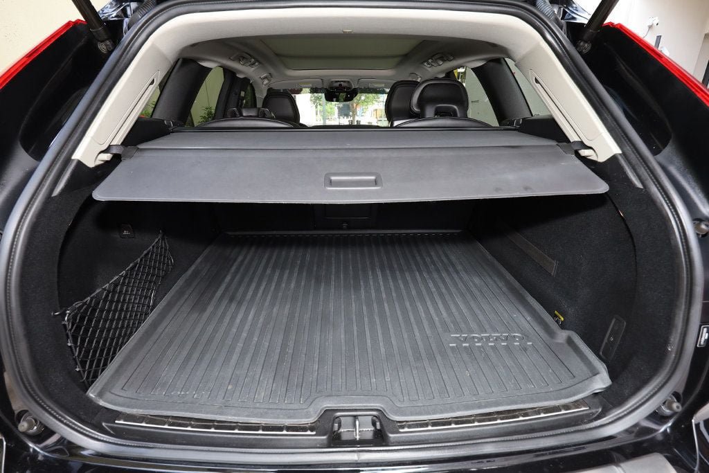 Used 2019 Volvo XC60 T5 Momentum w/ Multimedia Package AWD/4WD image 34