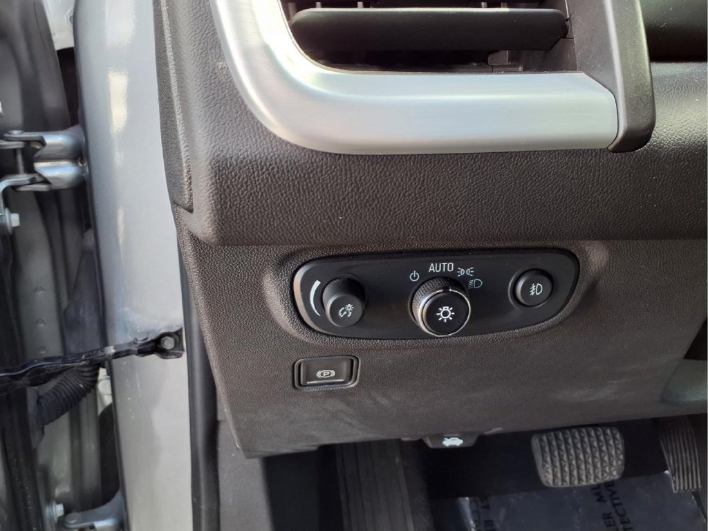 Used 2024 GMC Terrain SLT AWD/4WD image 19