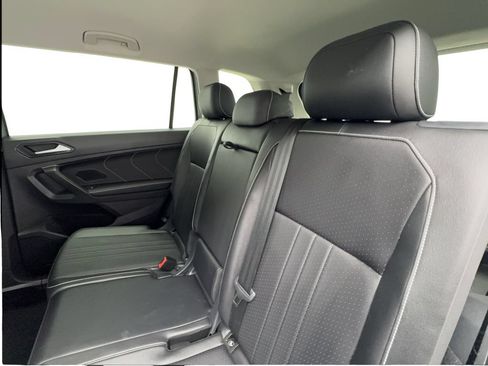 Used 2024 Volkswagen Tiguan SE FWD image 24