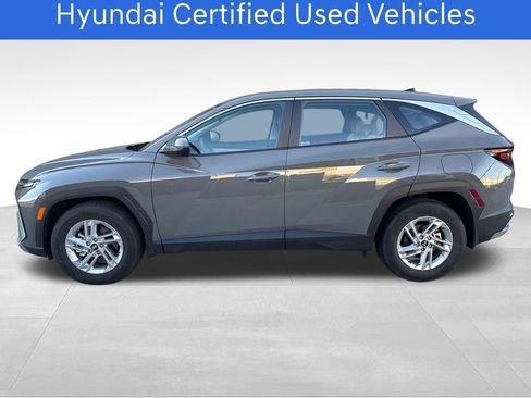 Certified 2025 Hyundai Tucson SE FWD image 8