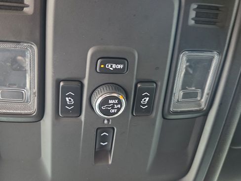 Used 2025 GMC Yukon Denali AWD/4WD image 18