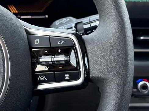 New 2026 Kia Carnival LX FWD image 23