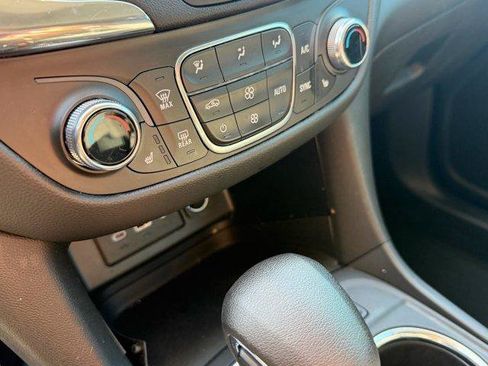 Used 2023 Chevrolet Equinox LT FWD image 8