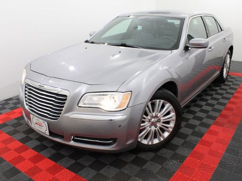 Used 2014 Chrysler 300 AWD image 3