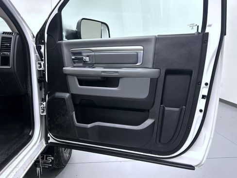Used 2018 RAM 3500 4x4 Regular Cab DRW image 16