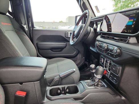 New 2024 Jeep Wrangler Unlimited Rubicon w/ Convenience Group image 19