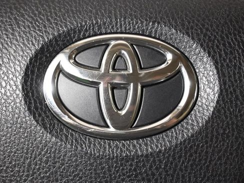 Used 2017 Toyota Highlander Limited AWD/4WD image 39