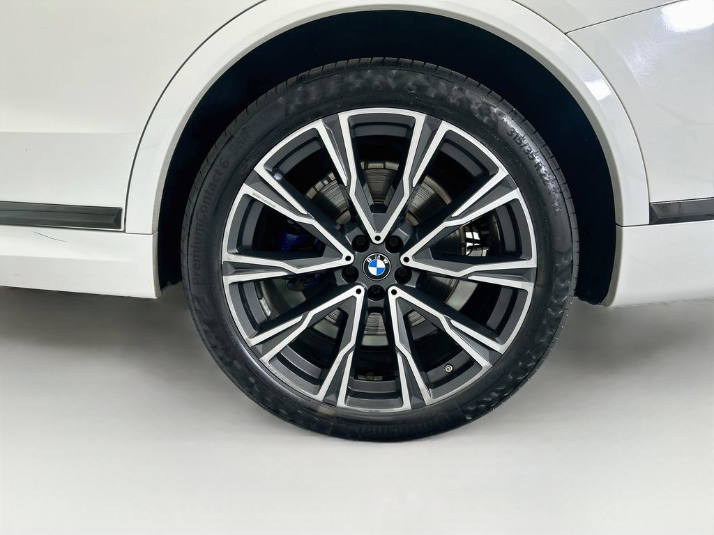 Used 2021 BMW X7 xDrive40i w/ M Sport Package AWD/4WD image 30
