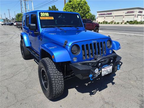 Used 2016 Jeep Wrangler Unlimited Sahara w/ Connectivity Group AWD/4WD image 3