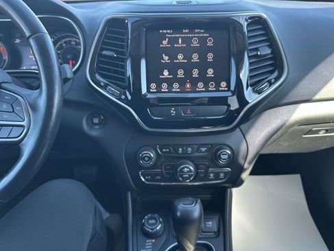 Used 2019 Jeep Cherokee Limited image 15
