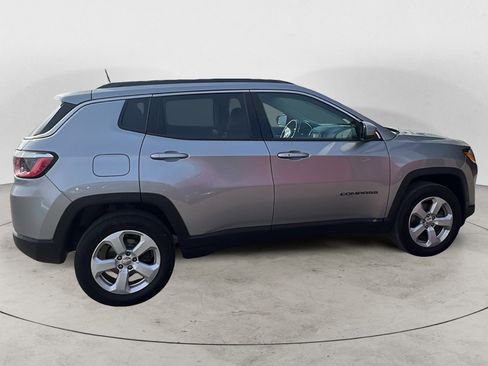 Used 2018 Jeep Compass Latitude w/ Cold Weather Group AWD/4WD image 7