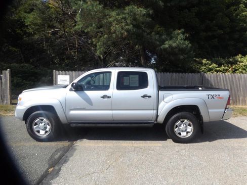 Used 2013 Toyota Tacoma 4x4 Double Cab image 2