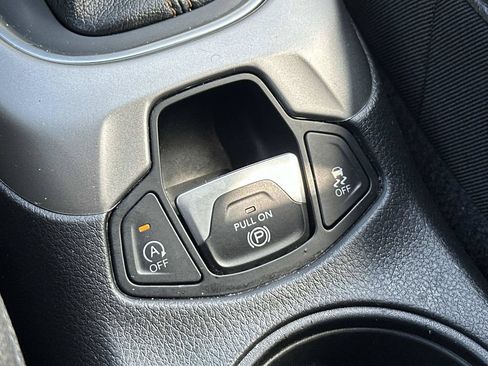 Used 2018 Jeep Compass Latitude w/ Popular Equipment Group FWD image 41