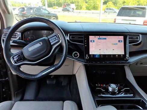 Used 2022 Jeep Grand Wagoneer Series II w/ Convenience Group III AWD/4WD image 8