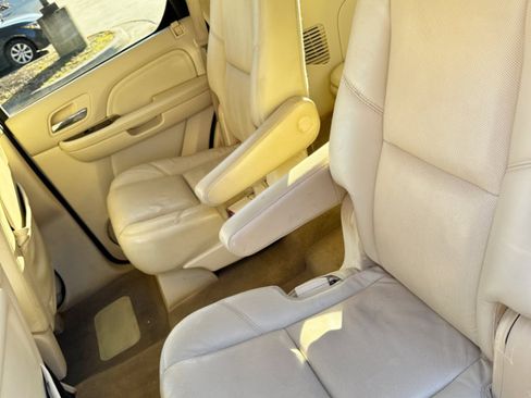 Used 2007 Cadillac Escalade AWD w/ Information Package image 16