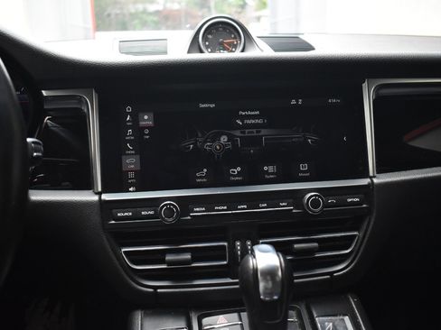 Used 2019 Porsche Macan image 28