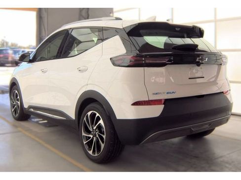 Used 2023 Chevrolet Bolt EUV Premier w/ Sun & Sound Package FWD image 4