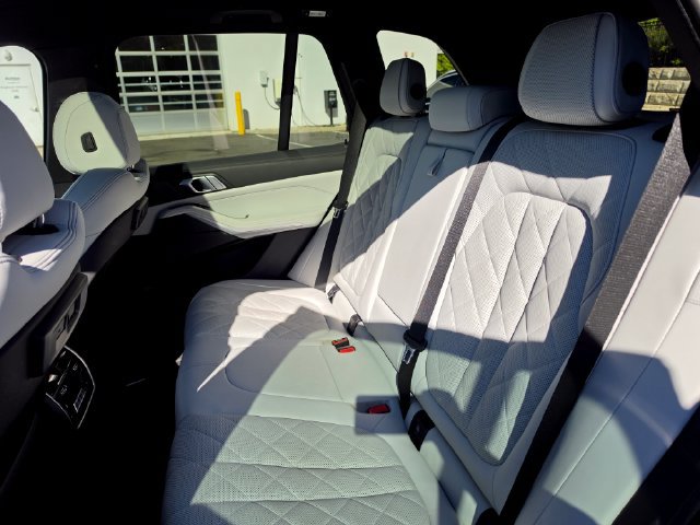 Certified 2023 BMW X5 xDrive40i w/ M Sport Package AWD/4WD image 11