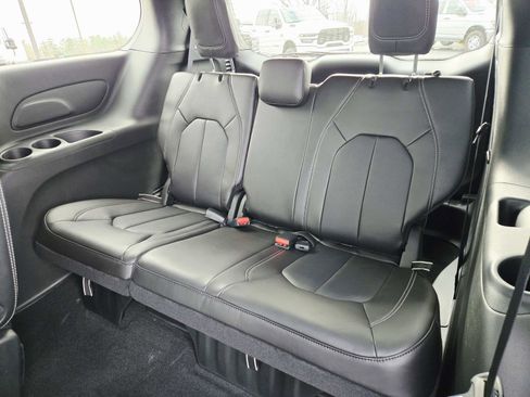 New 2026 Chrysler Pacifica Select w/ S Appearance Package image 13