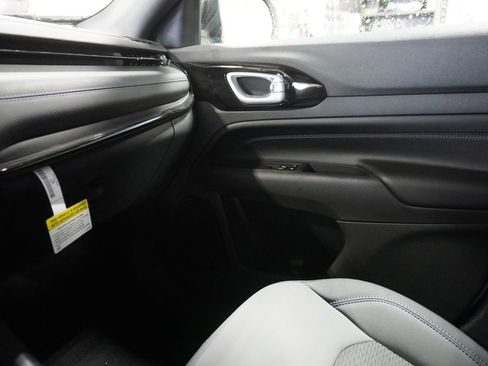 New 2026 Jeep Compass Latitude AWD/4WD image 29