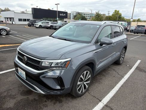 Used 2023 Volkswagen Taos SE w/ Panoramic Sunroof Package AWD/4WD image 1