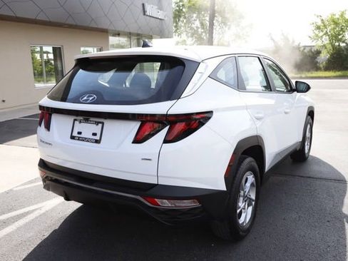 Used 2023 Hyundai Tucson SE AWD/4WD image 3