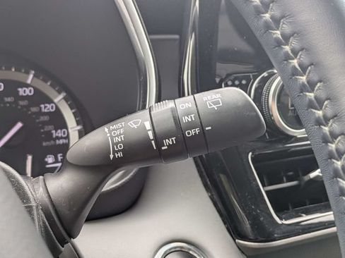 Used 2020 Toyota Highlander Limited FWD image 30