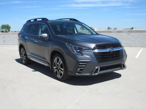 Used 2023 Subaru Ascent Touring image 2