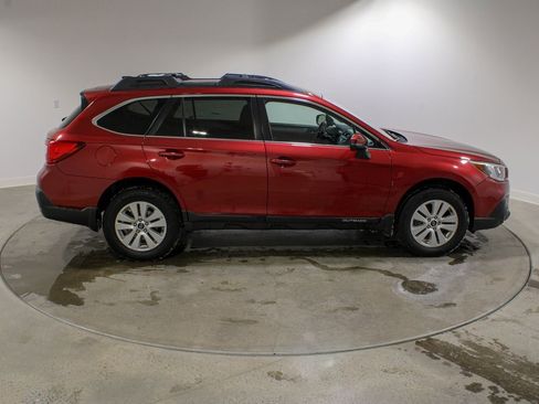 Used 2018 Subaru Outback 2.5i Premium image 6