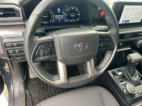 Used 2025 Toyota Tacoma TRD Sport AWD/4WD image 14